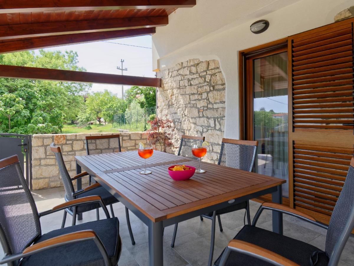Apartment Larissa By Rent Istria Višnjan Exterior foto